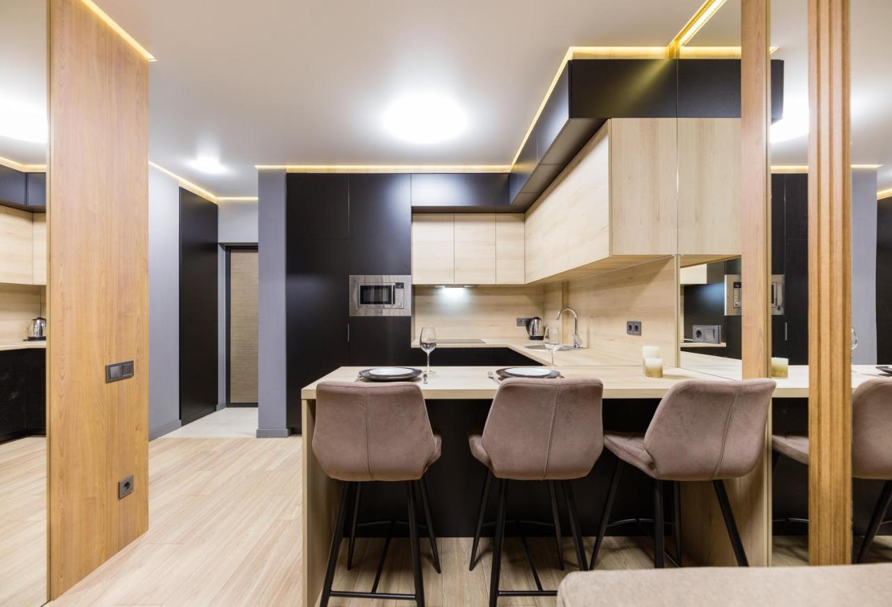 Fayna Town - Loft Black - Nyvky Kiev Exteriör bild